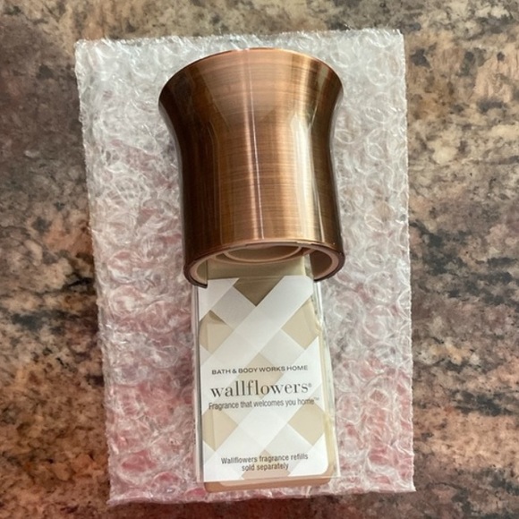“Brushed Faux Copper Flare” Wallflowers Fragrance Plug-In Bath & Body Works, NWT - Picture 1 of 7
